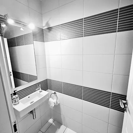 Apartament Convenient 2 Bedroom Flat Near Gare Luksemburg