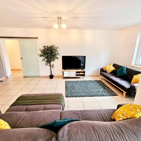 Convenient 2 Bedroom Flat Near Gare