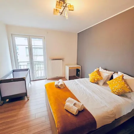 Convenient 2 Bedroom Flat Near Gare Apartamento